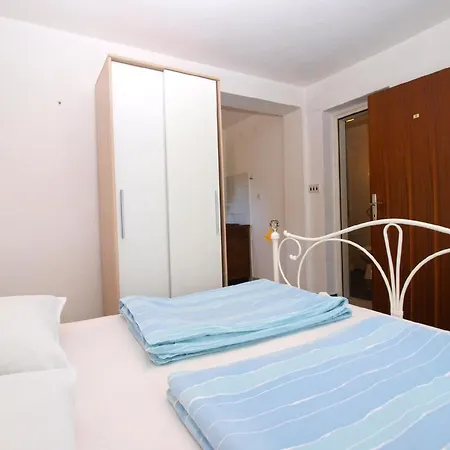Apartment Fuer 6 Personen Ca 60 Qm In Pjescana Uvala, Istrien Istrische Riviera *