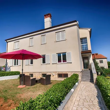 Apartment Fuer 6 Personen Ca 60 Qm In Pjescana Uvala, Istrien Istrische Riviera *